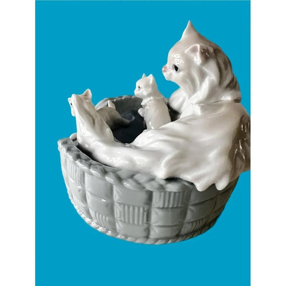 LLADRO #6652 "Kitty Care" Mother Cat in Basket w/ Kittens original box. New - Picture 8 of 13
